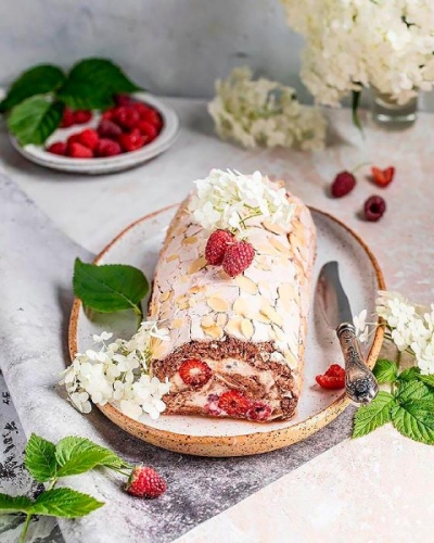Шоколадный меренговый рулет Шоколадный меренговый рулет
