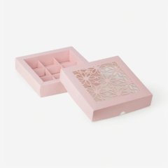 Коробка на 9 конфет с окном "Ромашка" розовая 