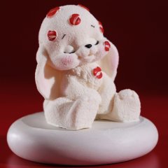 Фигурка из шоколадной глазури "Зайка Kiss" 